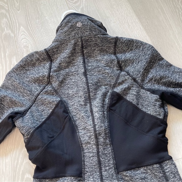 Lululemon Pullover Run Full Tilt Women’s size 4 Grey Half Zip - Picture 15 of 16